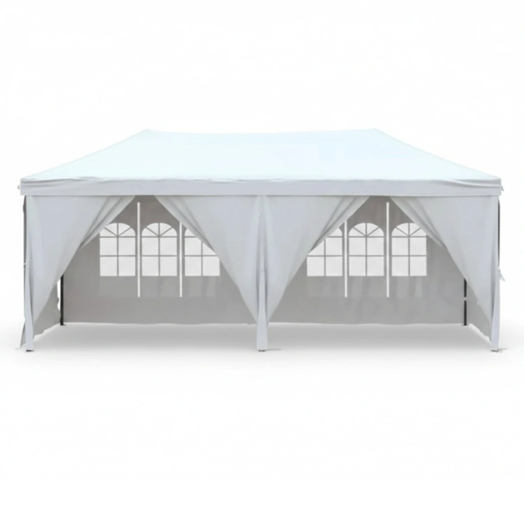 Vue de face du barnum pliant blanc de 6 mètres de long, montrant l'espace intérieur spacieux et les rideaux relevés.