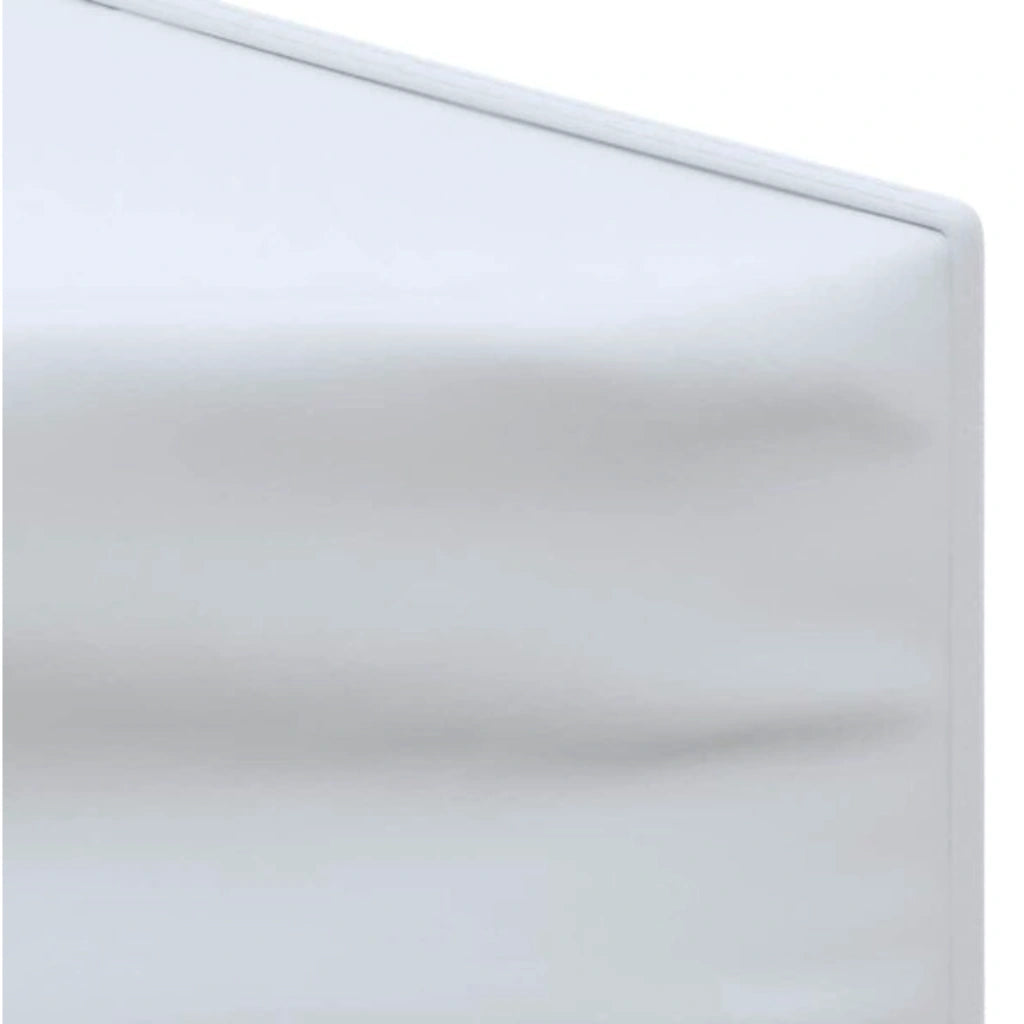 Gros plan sur la toile de toit blanche en tissu Oxford 210D, imperméable et résistante aux UV.