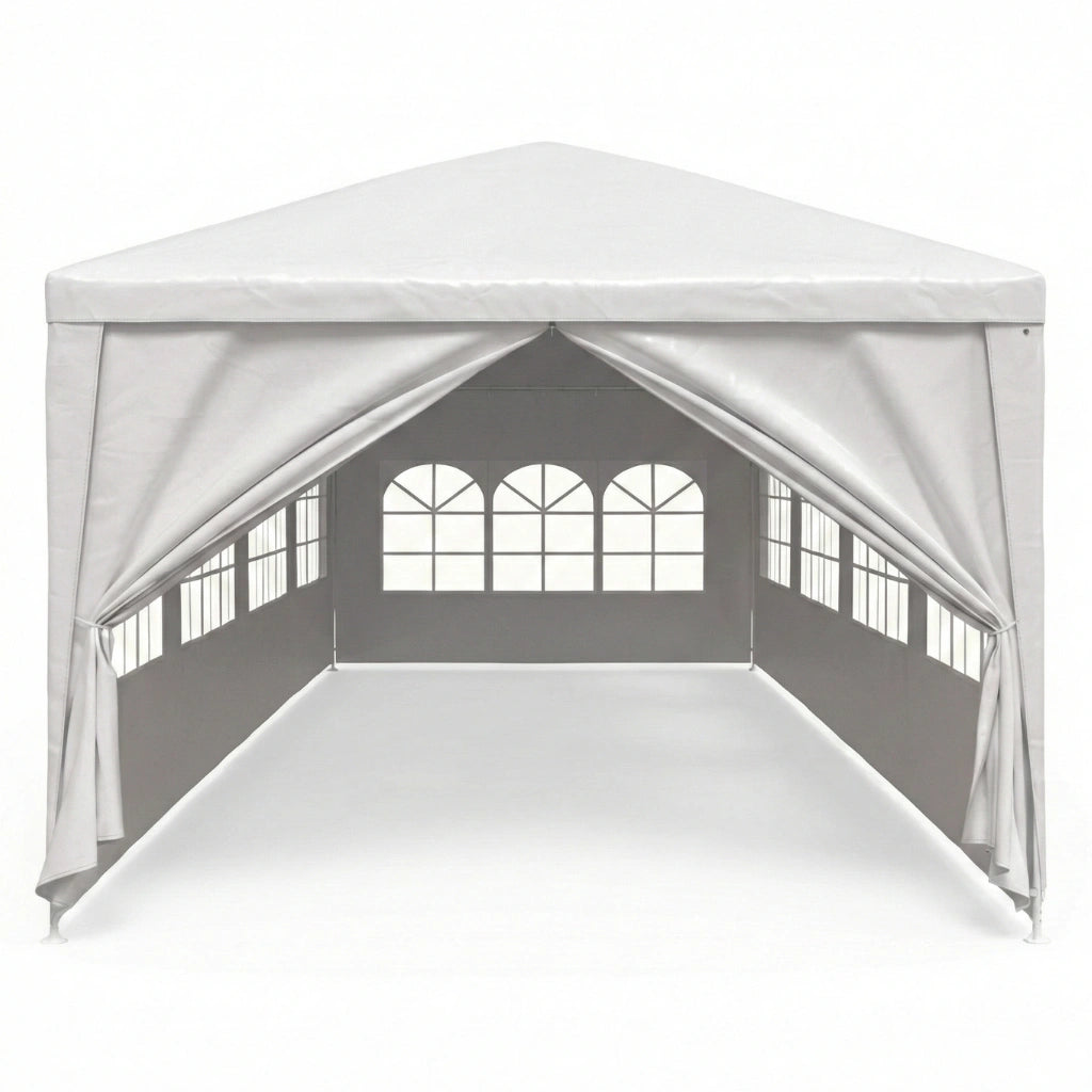Vue de face de la tonnelle avec les rideaux d'entrée ouverts, révélant la profondeur de la structure et l'espace intérieur spacieux.