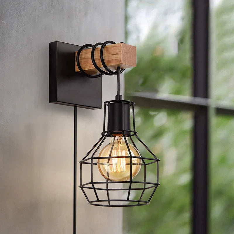Applique murale cage en métal noir et bois vintage, style industriel, modèle applique-murale-cage-metal-noir-et-bois-vintage